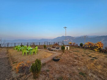 the cozy corner hilltop 360 view retreat