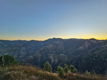 the cozy corner hilltop 360 view retreat