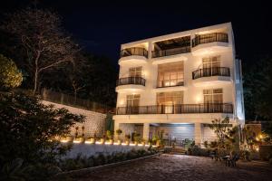 Hemgiri - Private Pool Villa  Mulshi,,5 star
