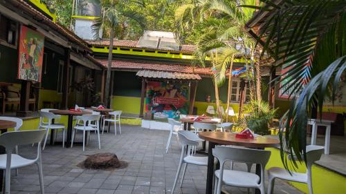 jungle hostel by mango tree