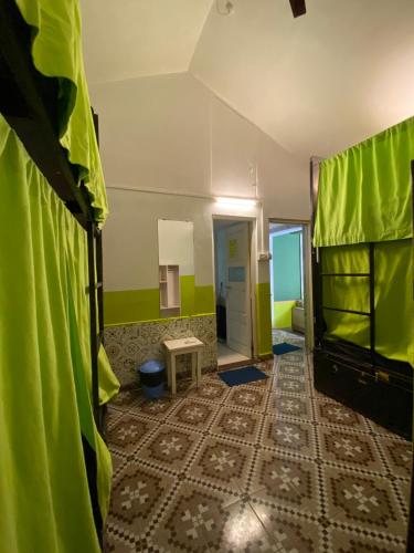 jungle hostel by mango tree