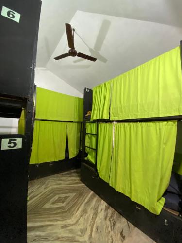 jungle hostel by mango tree