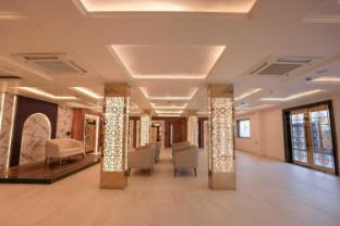 madhuram inn