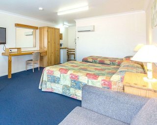 Econo Lodge Alabaster,Young>>Cowra,3 star