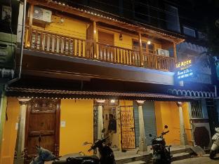 le apex hostel