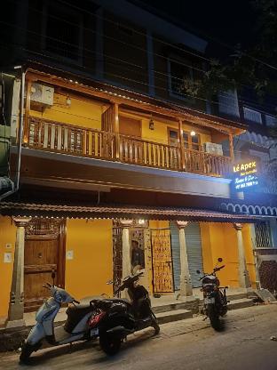 le apex hostel