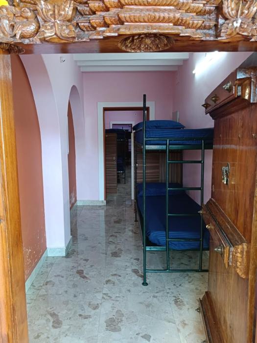 le apex hostel