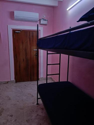 le apex hostel