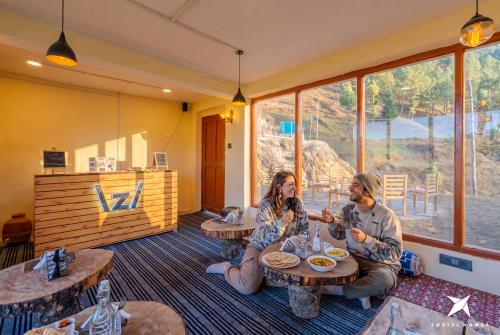zostel homes gadagushaini jibhi