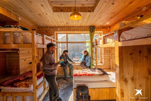 zostel homes gadagushaini jibhi