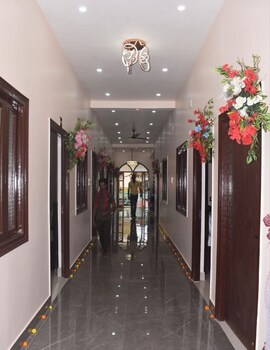 Shri Awadh Hotel,,3 star