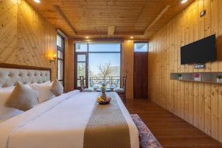 wood luxury hotel kasauli