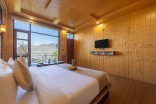wood luxury hotel kasauli