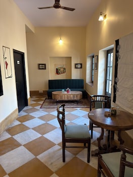 The Solo House,,2 star