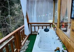 bawli treehouse luxury duplex jibhi
