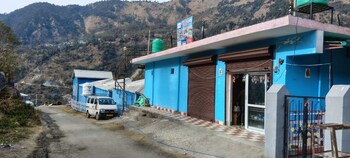 yash homestay huddu
