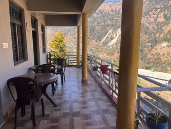 yash homestay huddu