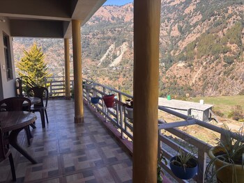 yash homestay huddu
