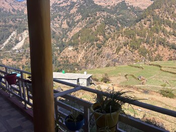 yash homestay huddu