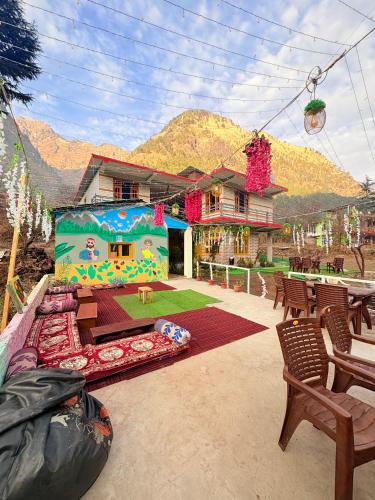 cloveess rooms and cafe