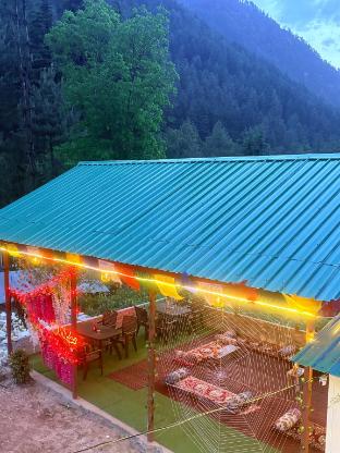 cloveess rooms and cafe
