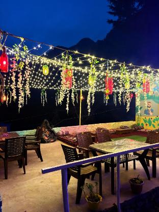 cloveess rooms and cafe