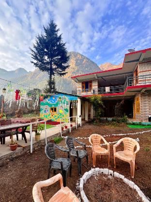 cloveess rooms and cafe