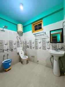 cloveess rooms and cafe
