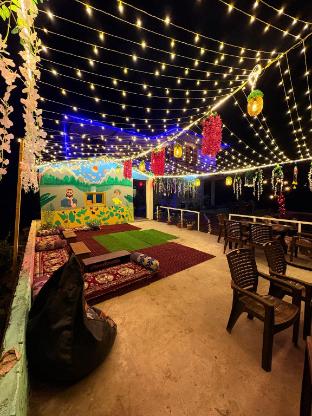Clovees's Rooms And Cafe,,3 star