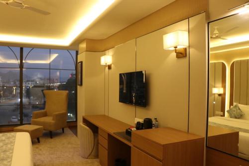 lalit hotel