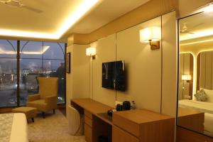 lalit hotel