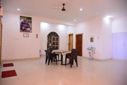 Kumaon Lake's Home Stay,,5 star