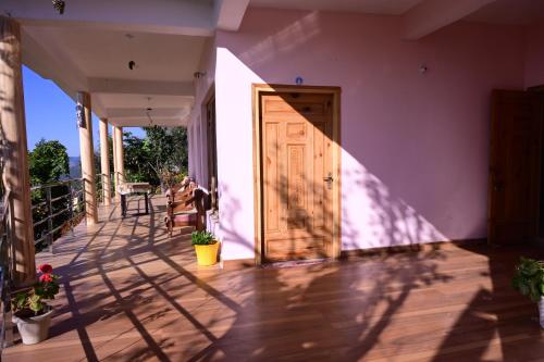 Kumaon Lake's Home Stay,,5 star
