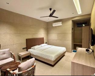 Hotel Baywatch Gorai,,5 star