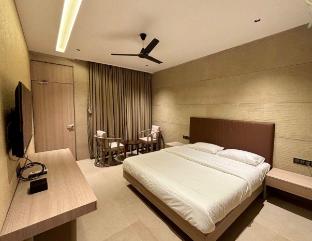 Hotel Baywatch Gorai,,5 star