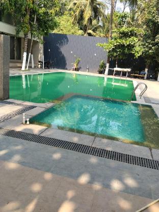 hotel baywatch gorai