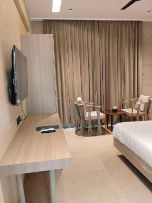 hotel baywatch gorai