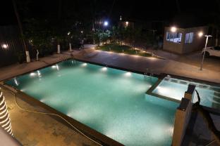 hotel baywatch gorai
