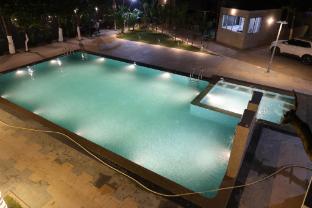 hotel baywatch gorai