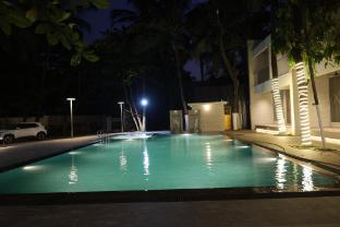 hotel baywatch gorai
