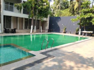 hotel baywatch gorai