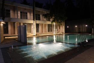 hotel baywatch gorai