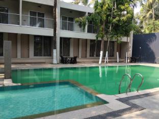hotel baywatch gorai