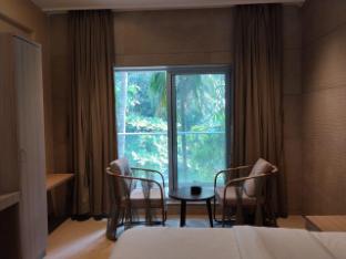 hotel baywatch gorai