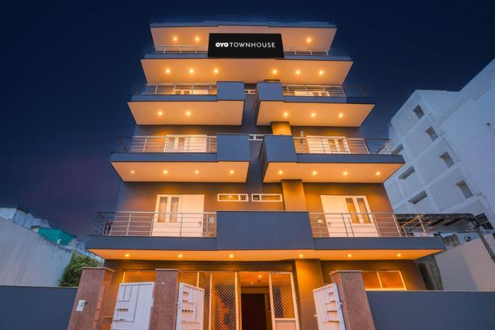townhouse dlf phase 4 mg road cyber hub