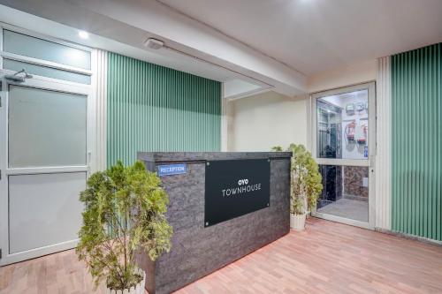 townhouse dlf phase 4 mg road cyber hub