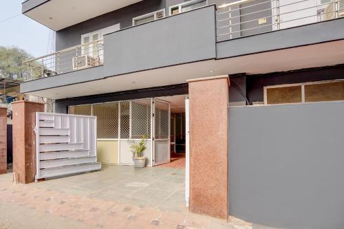 townhouse dlf phase 4 mg road cyber hub
