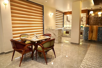 Hotel Hbp Grand,,3 star