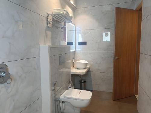 hotel imperial suites airoli