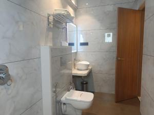 hotel imperial suites airoli